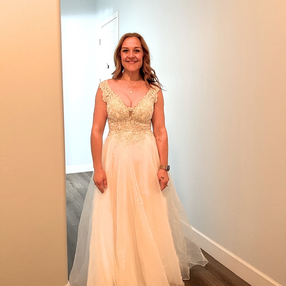 New With Tags Baltic Born Majestic Bridal Gown